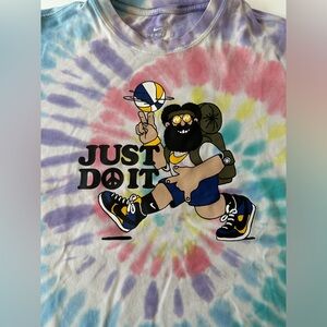 Nike “Peace, Love, Basketball” retro hiker T shirt size large
